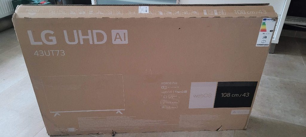 LG en Hisense TV, nieuw maar scherm is defect, Neuf, QLED, Enlèvement, 100 cm ou plus