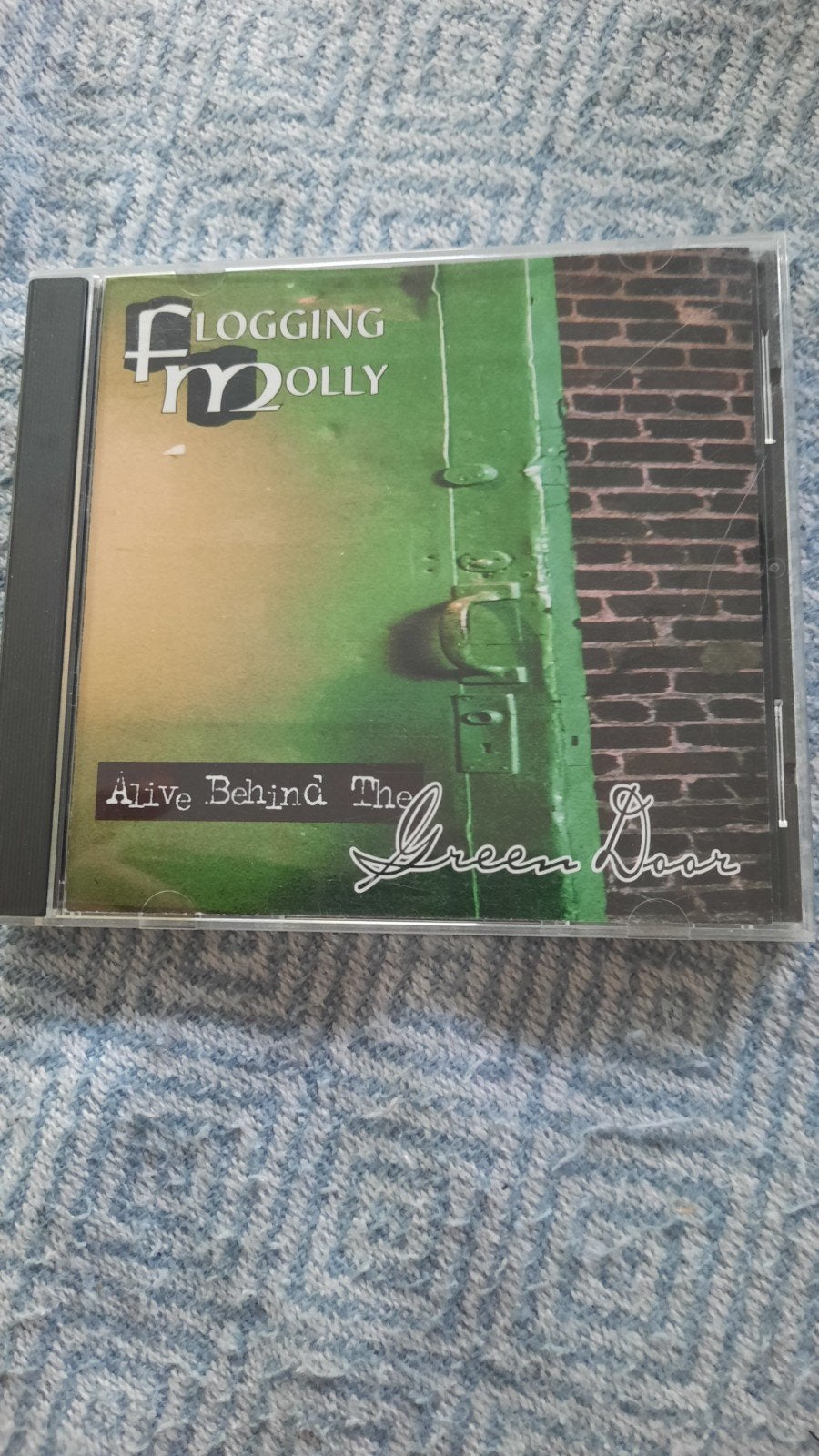 CD FLOGGING MOLLY Alive behind the green door, CD & DVD, CD | Rock, Punk rock, Enlèvement ou Envoi, Comme neuf, Album