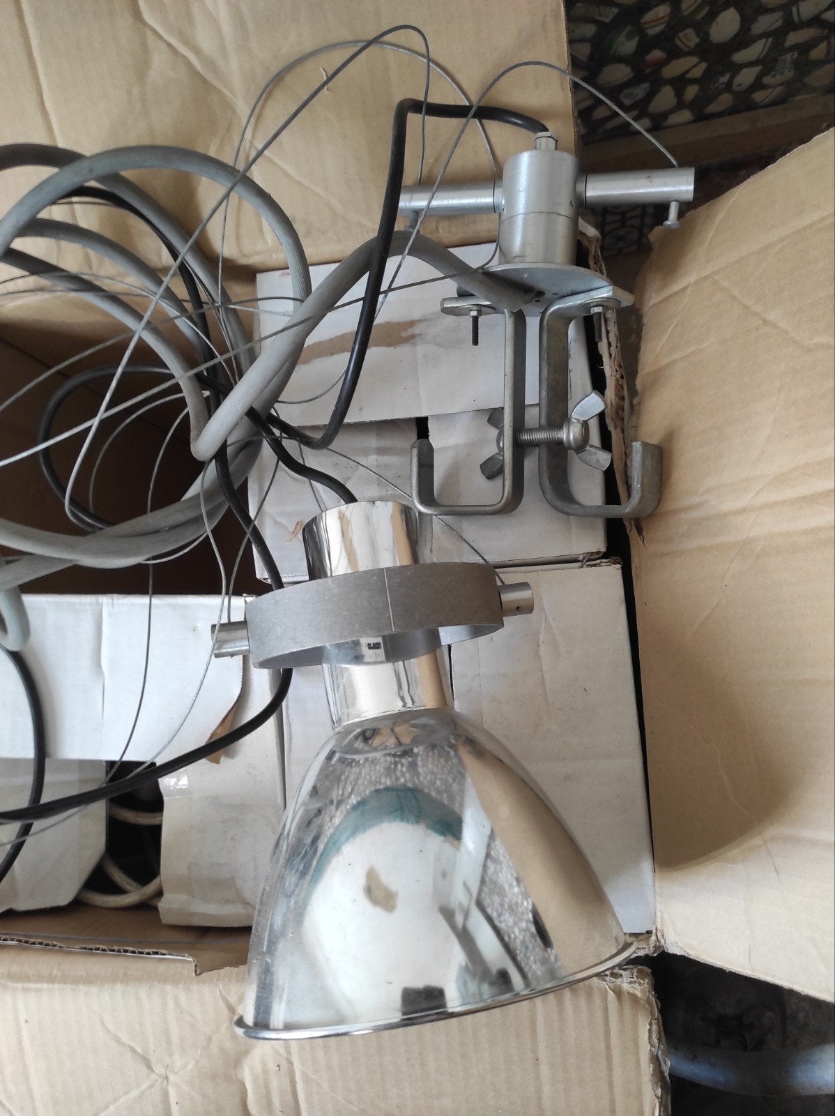 4 hanglampen met beugels voor bv marktkramers, beurzen enz, Enlèvement