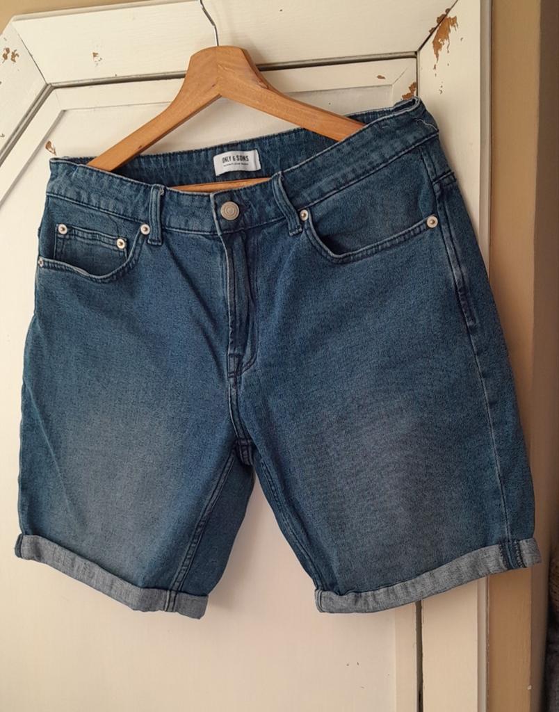 Jeans korte broek large Only & Sons., Kleding | Dames, Spijkerbroeken en Jeans, Blauw, Ophalen of Verzenden, Zo goed als nieuw