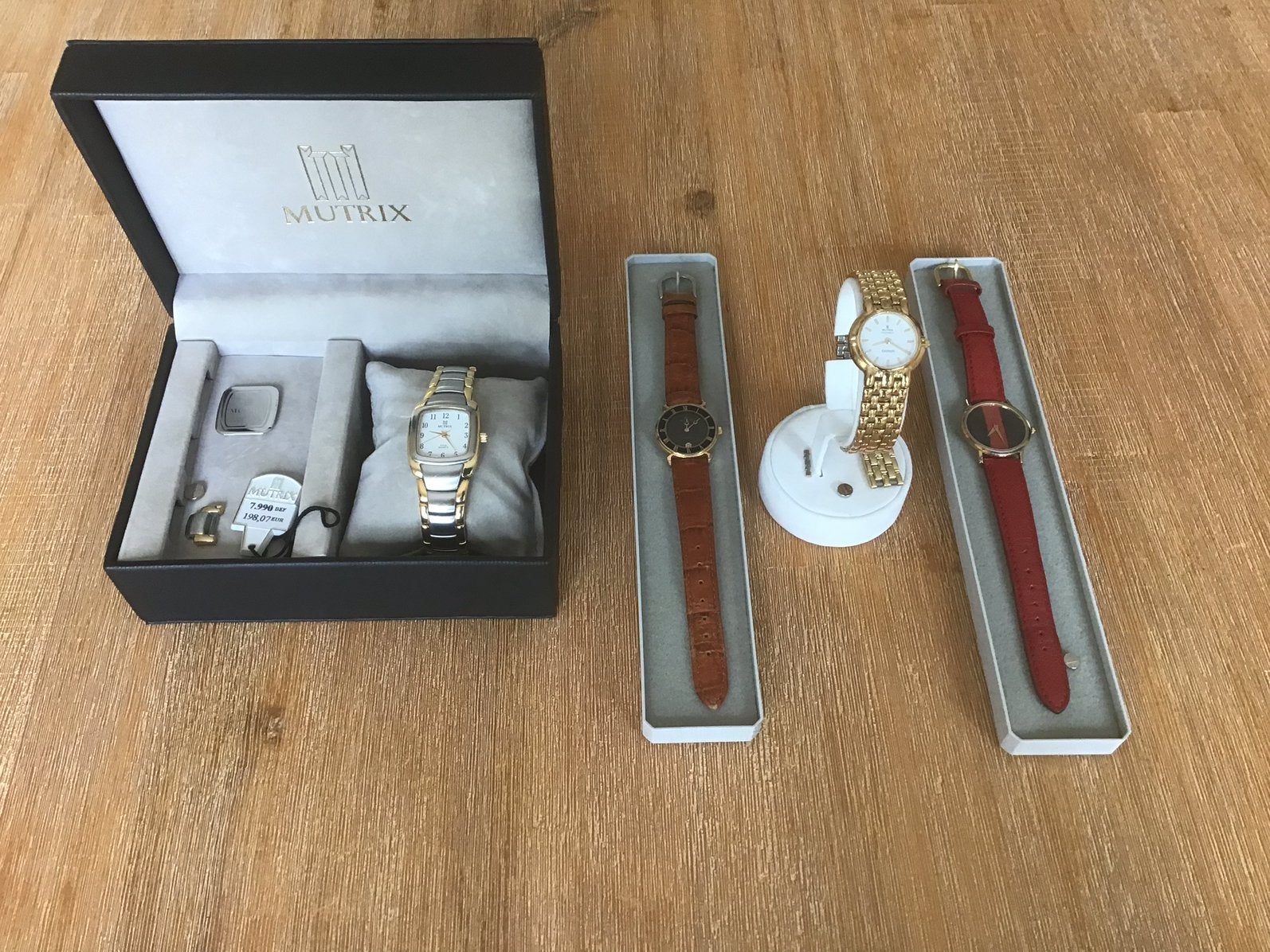 Dames horloges MUTRIX op batterijen, inclusief dekselopener, Ophalen, Zo goed als nieuw, Polshorloge