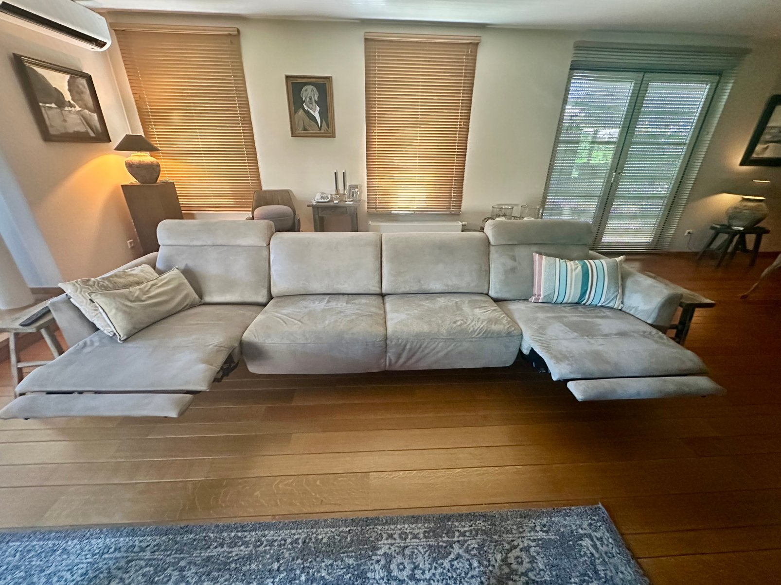 Taupe kleurige zetel met 2 elektrische relax functies, Huis en Inrichting, Ophalen, Zo goed als nieuw