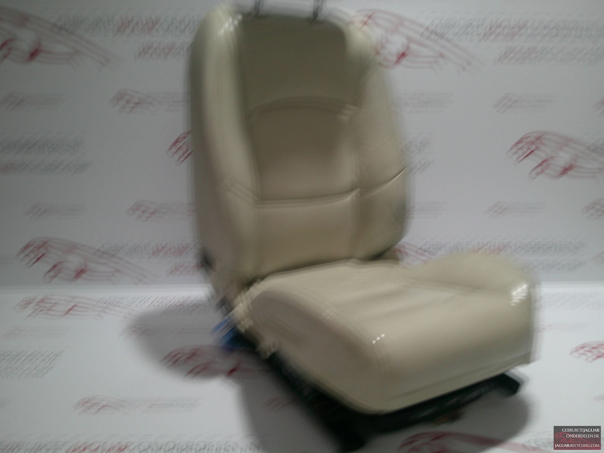 Stoel rechts Jaguar X350 crème  (NED) XJR stoel met R logo, -, Origine de la pièce connue, Utilisé, Jaguar