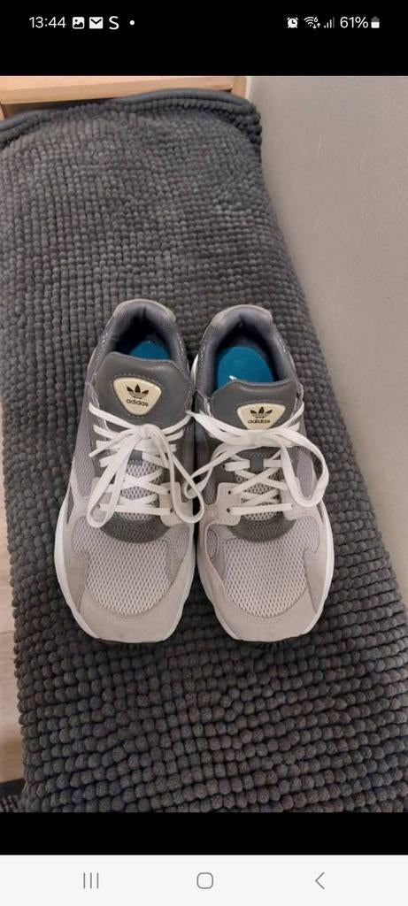 Chaussures de sport ADIDAS, Sports & Fitness, Enlèvement