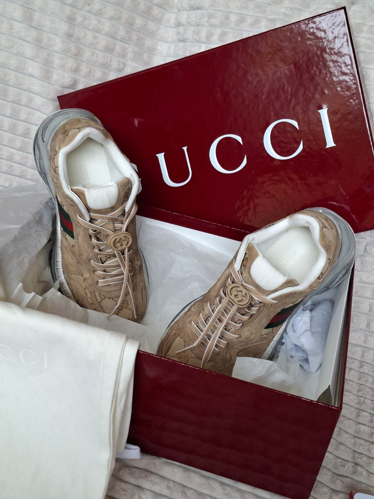 GUCCI.    (NEW  1100€)!!, Kleding | Dames, Ophalen of Verzenden, Sneakers