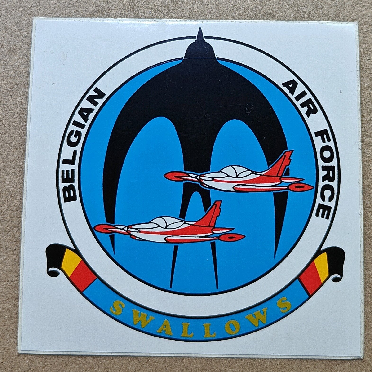 Sticker Belgian Air Force Swallows Display Team., Ophalen of Verzenden, Luchtmacht, Embleem of Badge
