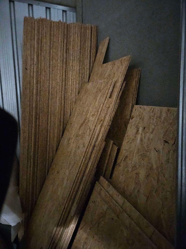 43 plaques OSB + montants métalliques, Enlèvement, Utilisé, Bois, Moins de 20 mm