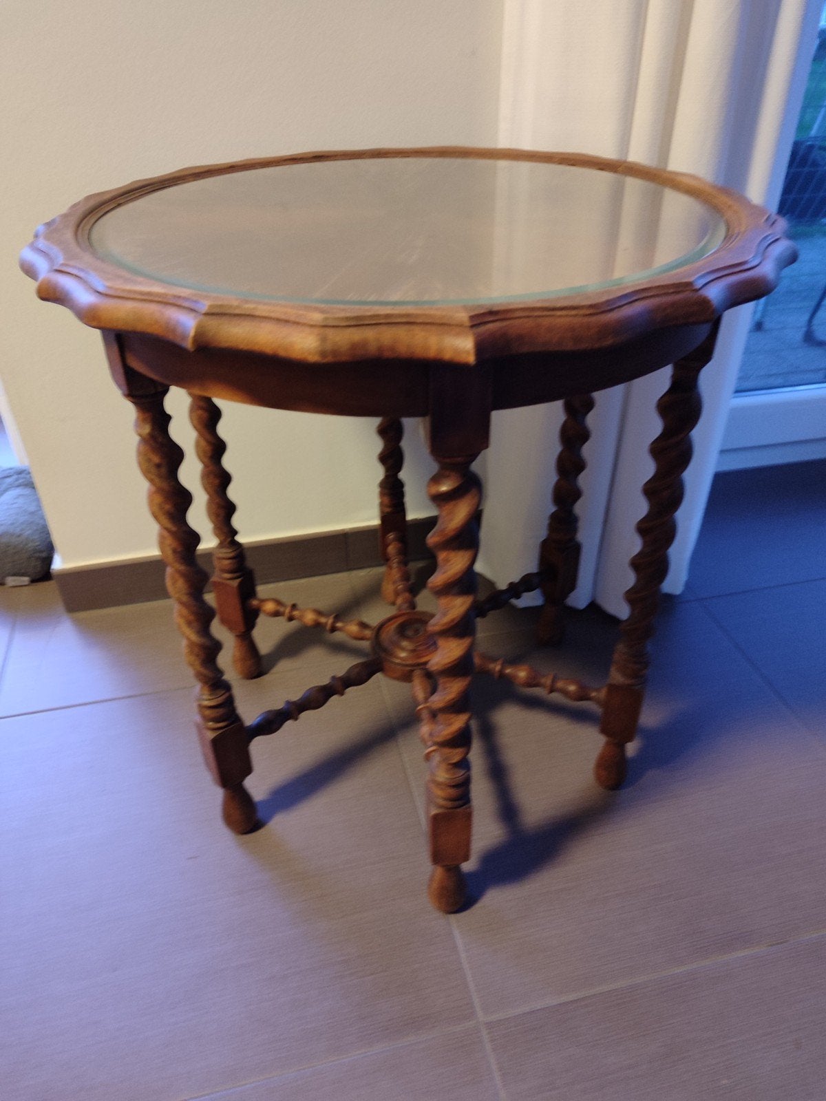 Table d'appoint anglaise victorienne en noyer antique, Antiquités & Art, Antiquités | Meubles | Tables, Enlèvement