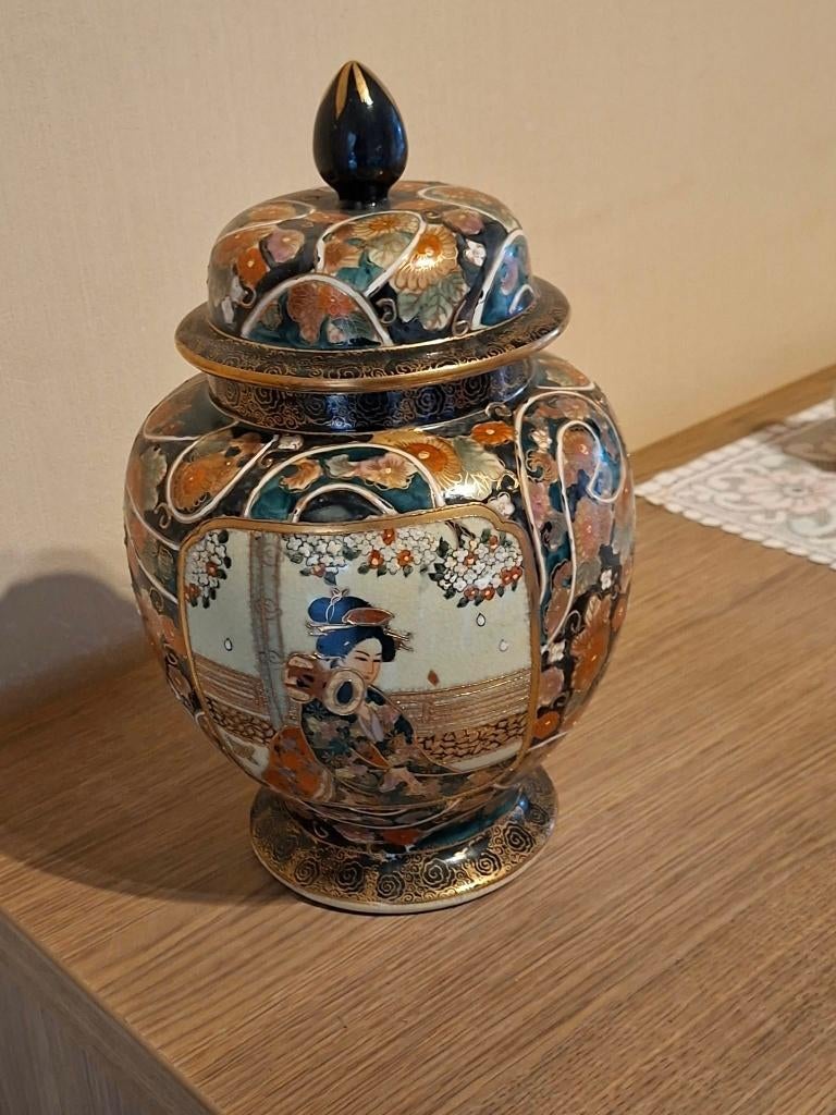Decoratieve vaas in Satsuma-stijl, Ophalen