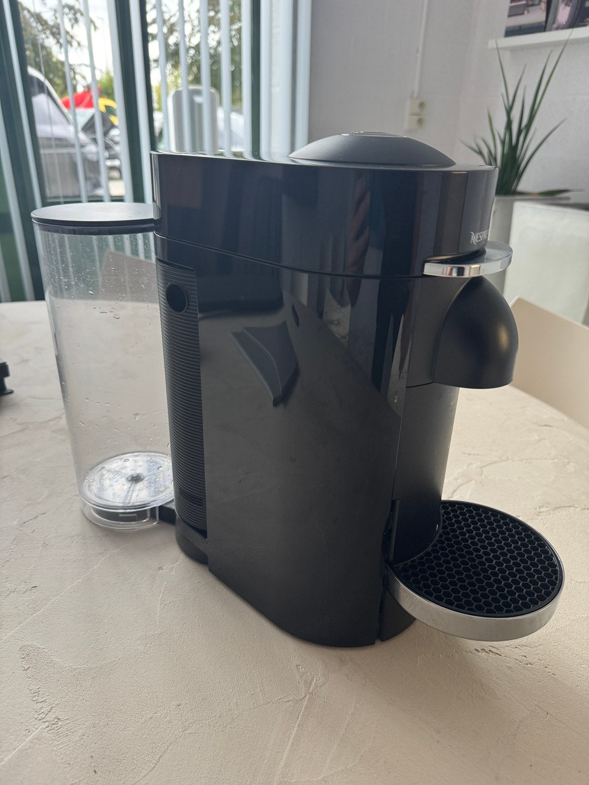 Magimix Nespresso Vertuo, Réservoir d'eau amovible, Dosettes et capsules de café, 1 tasse, Utilisé