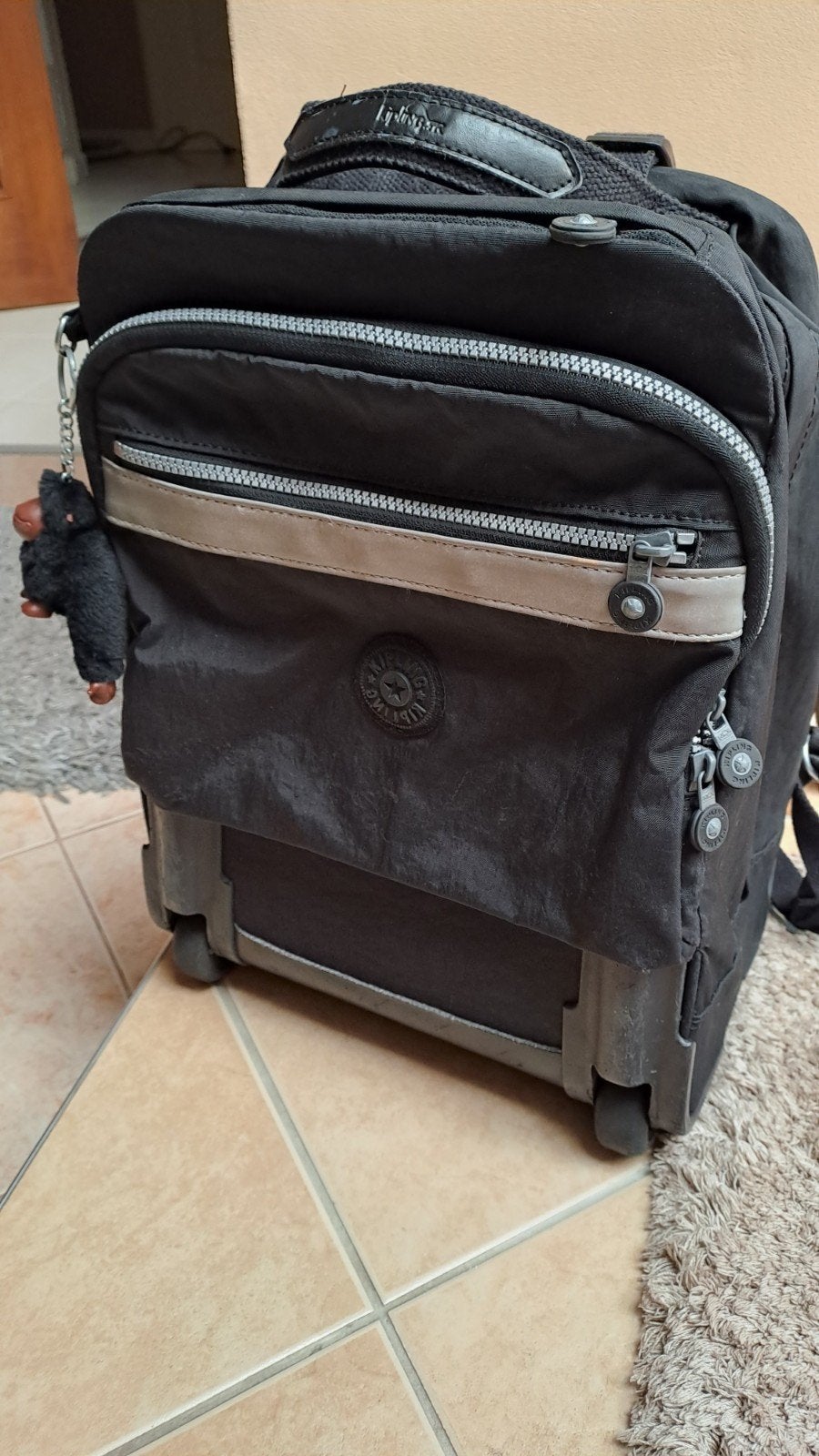 cartable kipling noir, Enlèvement, Noir