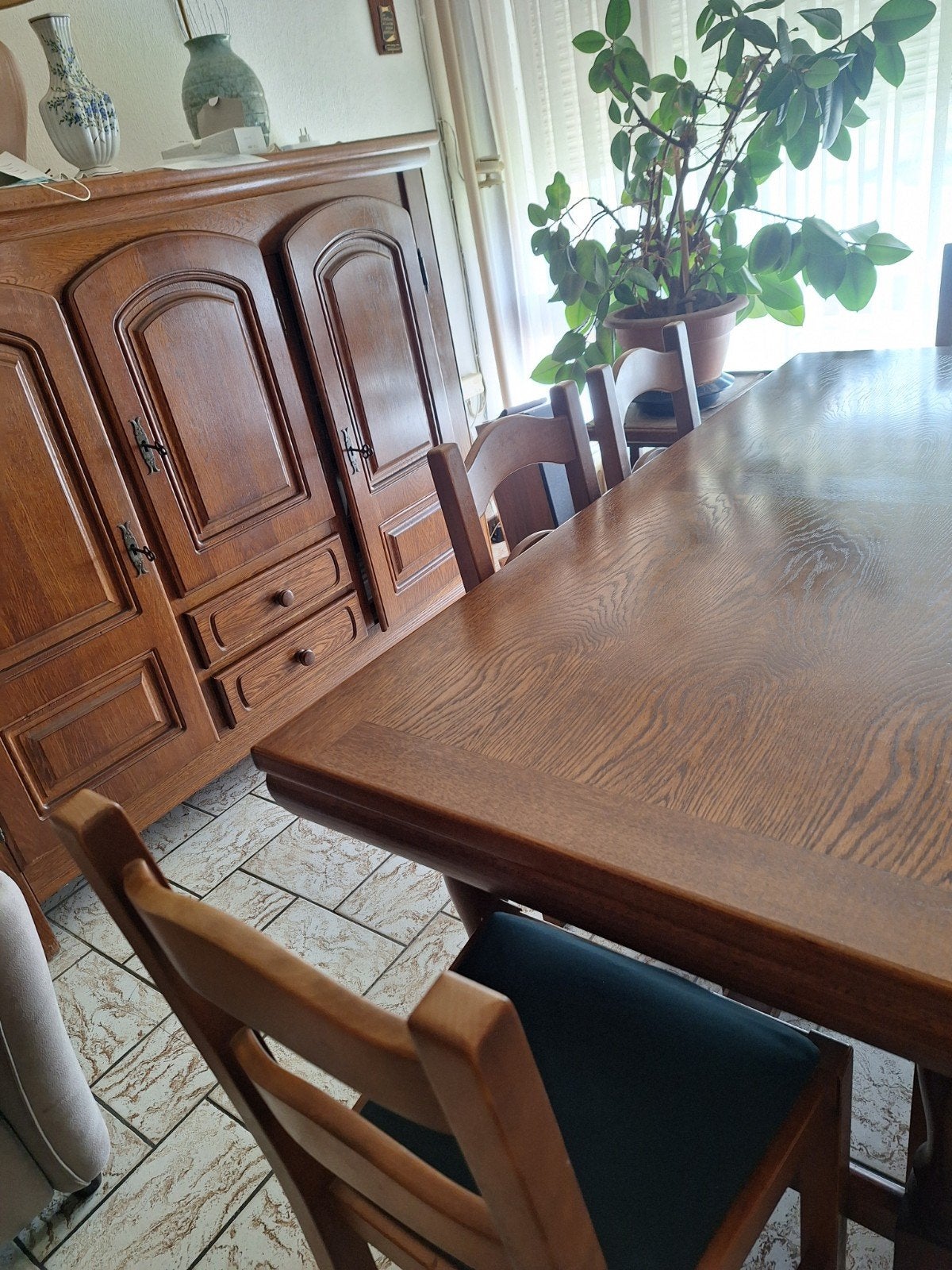 COMPLETE EIKENHOUTEN EETKAMER IN NIEUWSTAAT, Ophalen, Zo goed als nieuw, 6 tot 8 stoelen