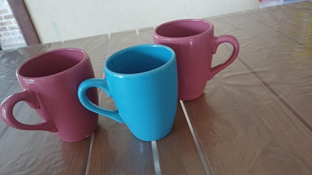 3 identieke tassen - mokken 3 stuks, Ophalen of Verzenden, Gebruikt, Glas of Glazen