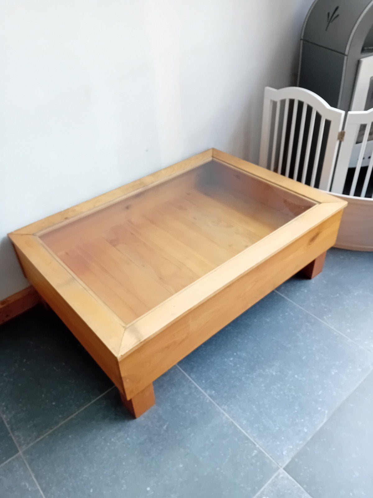 Salontafel glas hout vitrine tafel, Ophalen, Gebruikt, 100 tot 150 cm, Overige houtsoorten