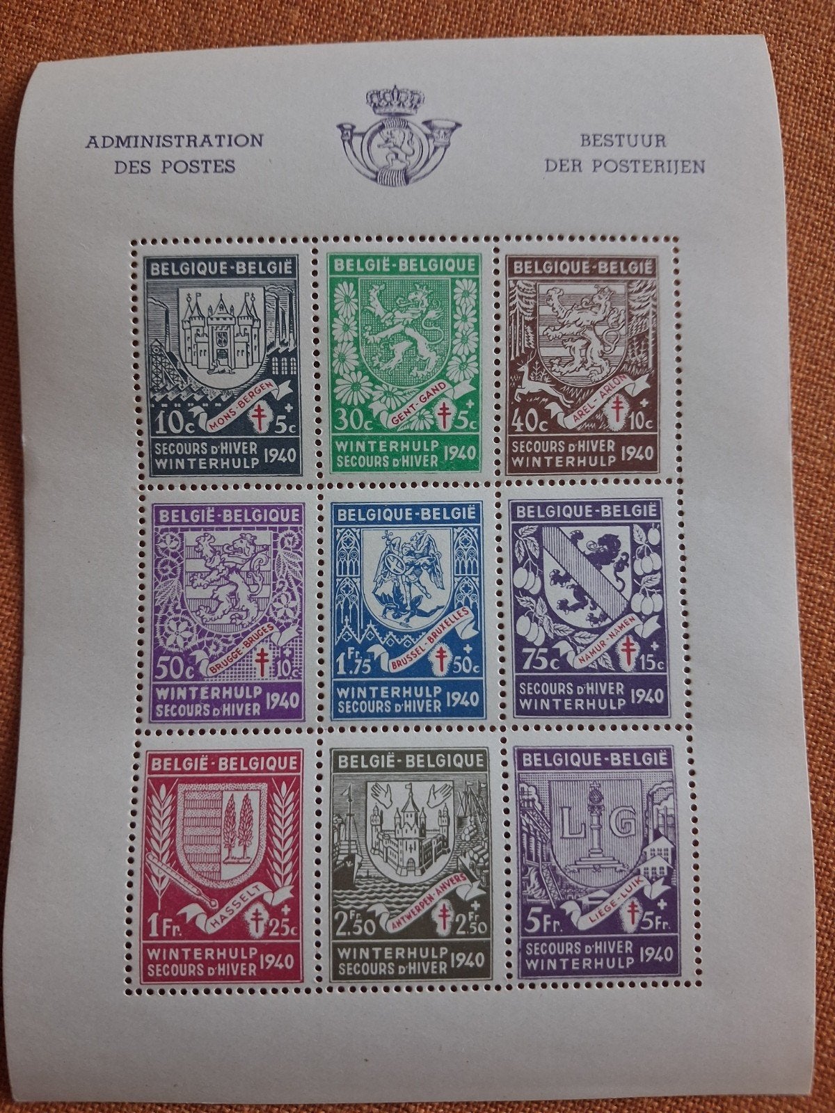 1941 1 bloc COB 10 dentelé  Armoiries  secours d’hiver, Enlèvement ou Envoi