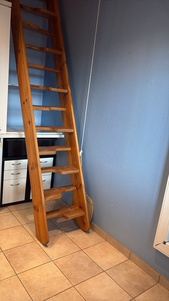 Escalier peu encombrant d'occasion en épicéa massif, Enlèvement, Utilisé, Escalier, 2 à 4 mètres