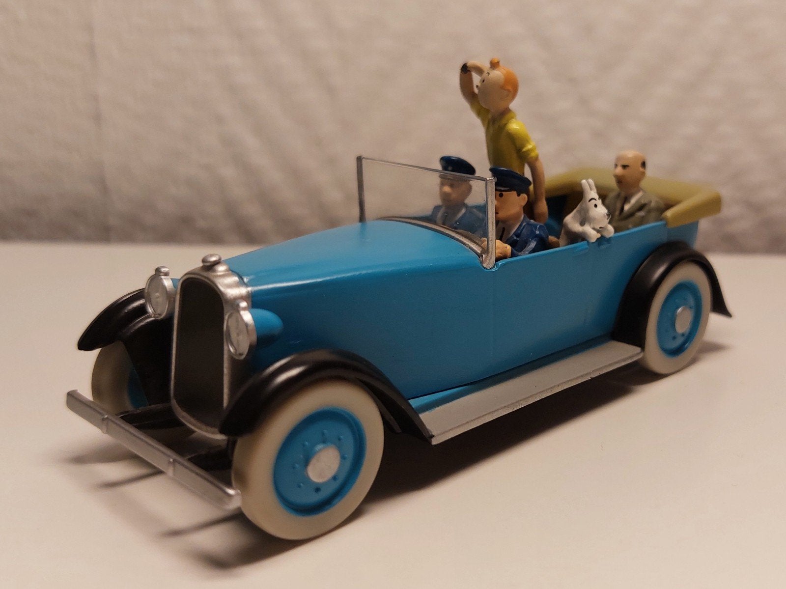 Voiture TINTIN Atlas « Le tramway des années 1920 », Collections, Enlèvement ou Envoi, Tintin, Utilisé, Statue ou Figurine