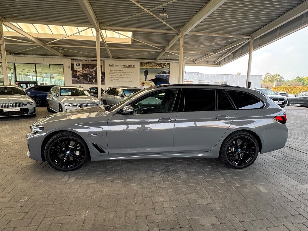 BMW 530e Touring M Sport | Laser | HUD | Pano | 2022, Autos, Cuir, Argent ou Gris, Euro 6, Entretenue par le concessionnaire