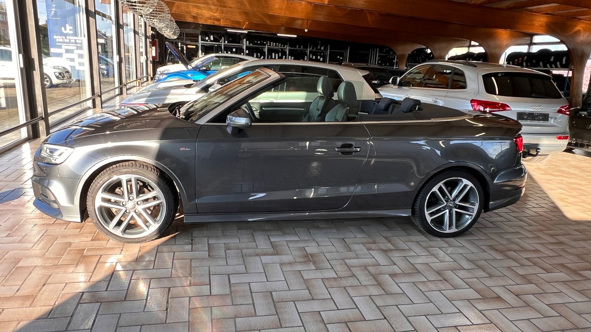 Audi A3 A3 Cabriolet 1.5 TFSI ACT Sport S tronic S-LINE, Autos, Achat, Entreprise, Cabriolet, Carnet d'entretien
