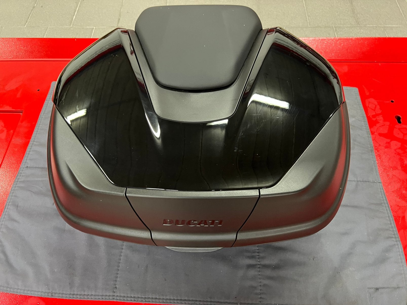 Top case multistrada v4s noir, Motos, Enlèvement ou Envoi, Utilisé