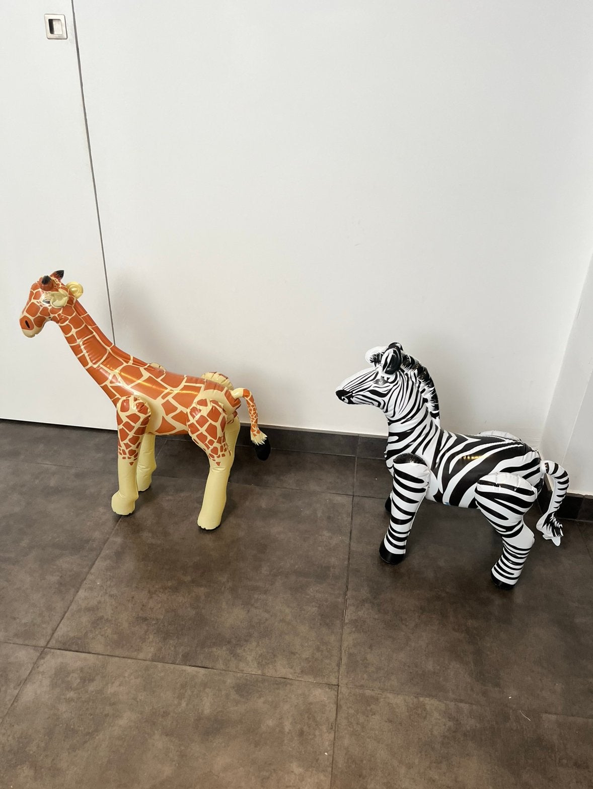 Opblaas giraf en zebra -  58-52 cm hoog- ophalen Wichelen, Kinderen en Baby's, Ophalen, Zo goed als nieuw