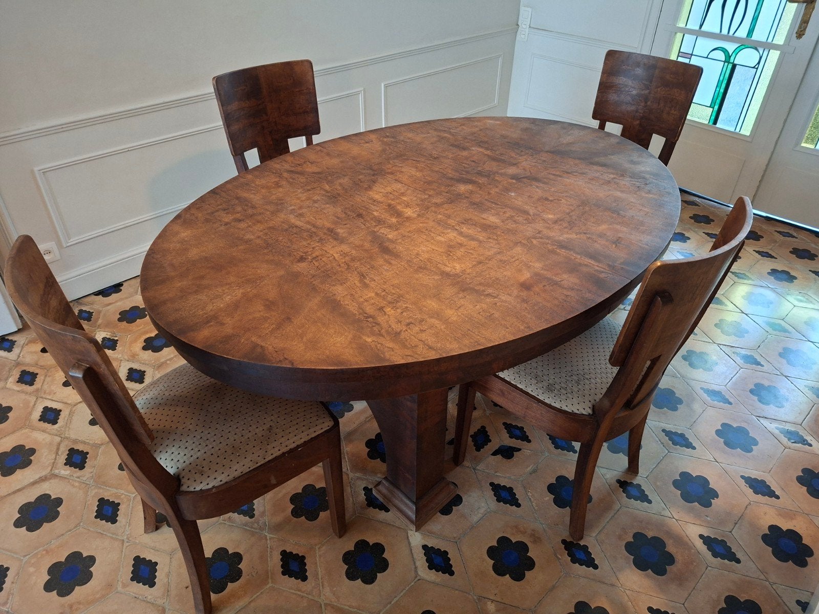 Grote Art Deco eettafel in wortelhoutfineer – 6 stoelen, Ophalen
