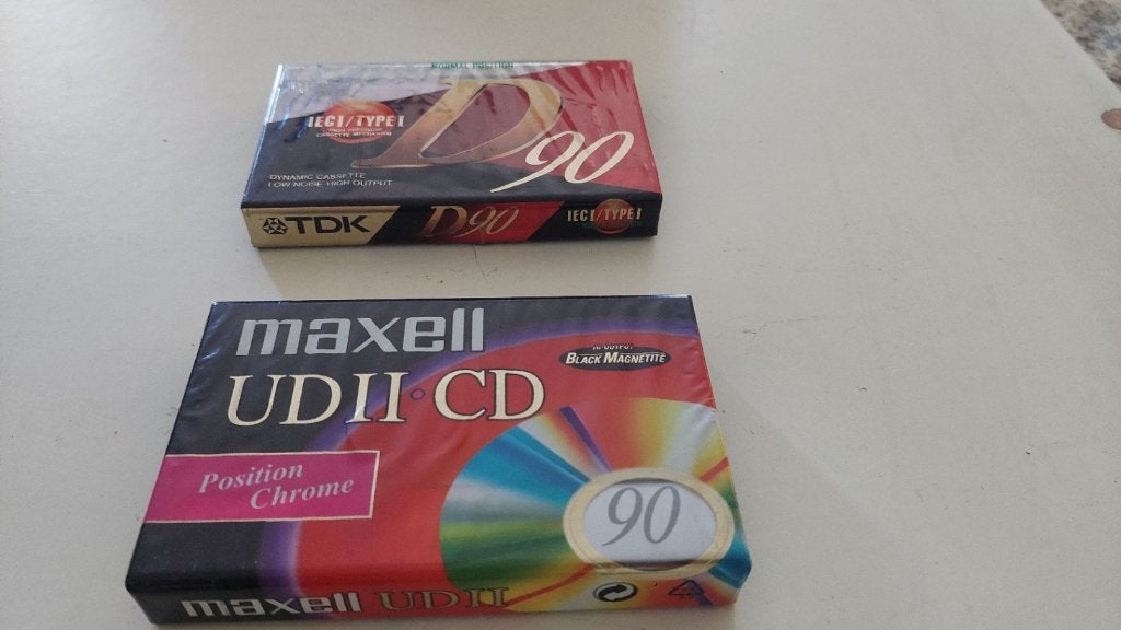 Cassette scellée Vintage Maxell UDII CD & TDK D90, Enlèvement ou Envoi, Originale, Avec boîte de rangement, étagère ou coffret