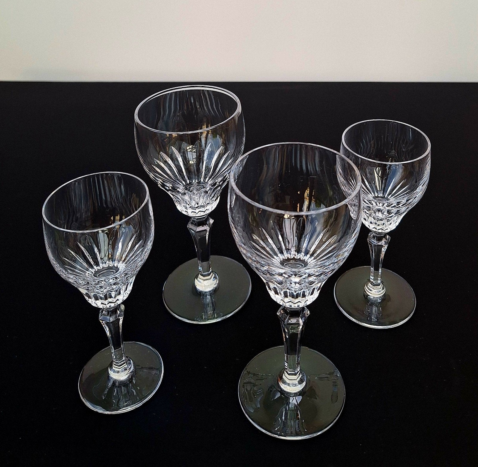 Vier mooie elegante wijnglazen 'Cristal de Sèvres', Verzamelen, Ophalen of Verzenden