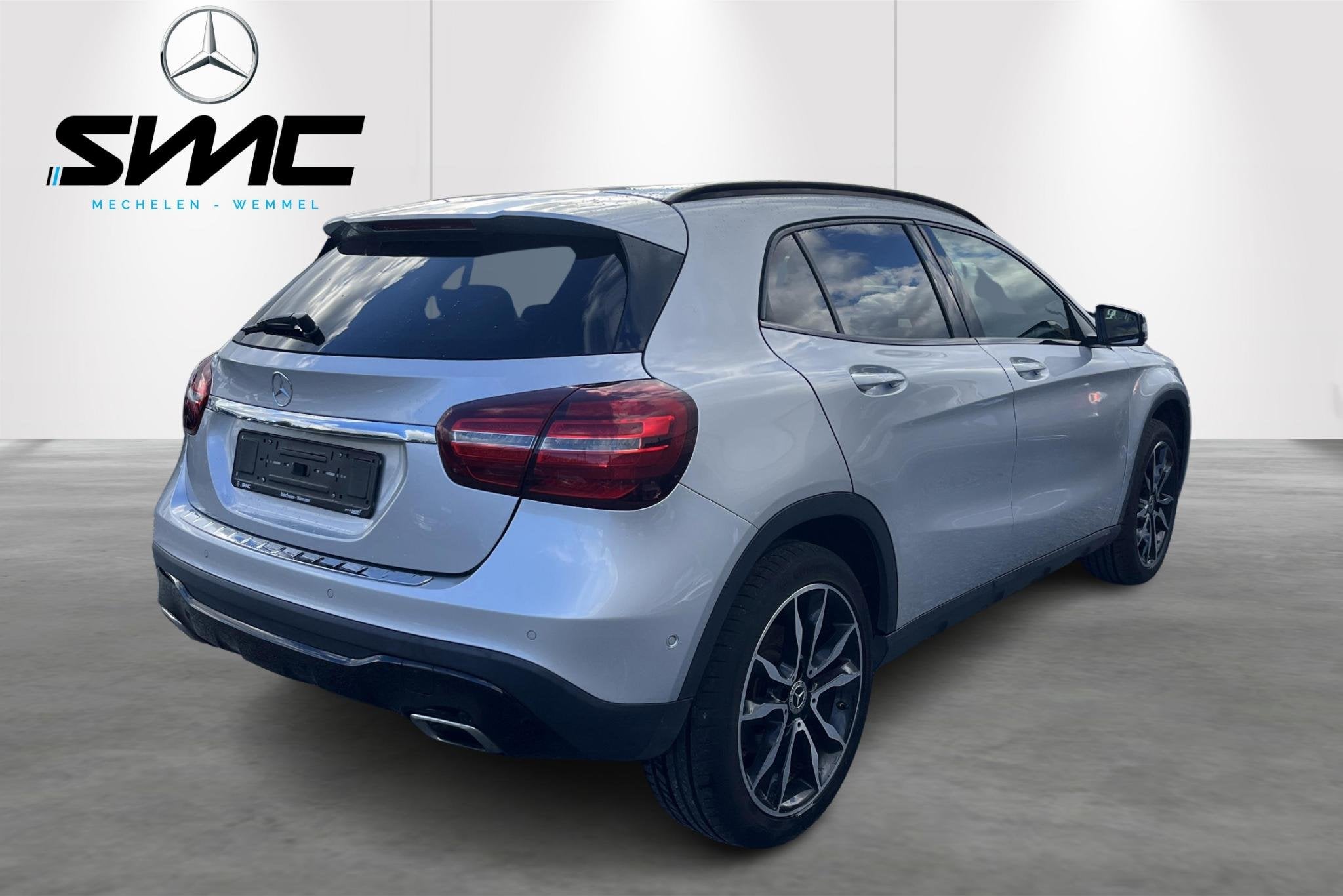 Mercedes-Benz GLA GLA 180 Business Solution, Auto's, Gebruikt, Zwart, 4 cilinders, 700 kg