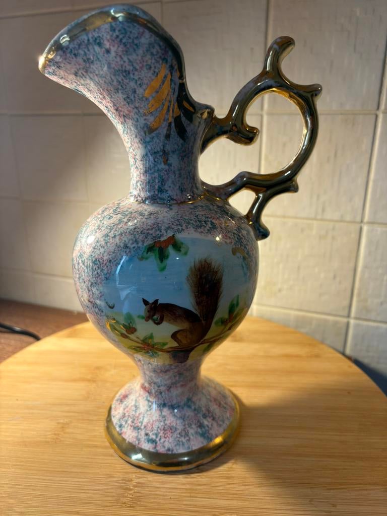 vase de type aiguière, orné d'un écureuil, Antiek en Kunst, Ophalen