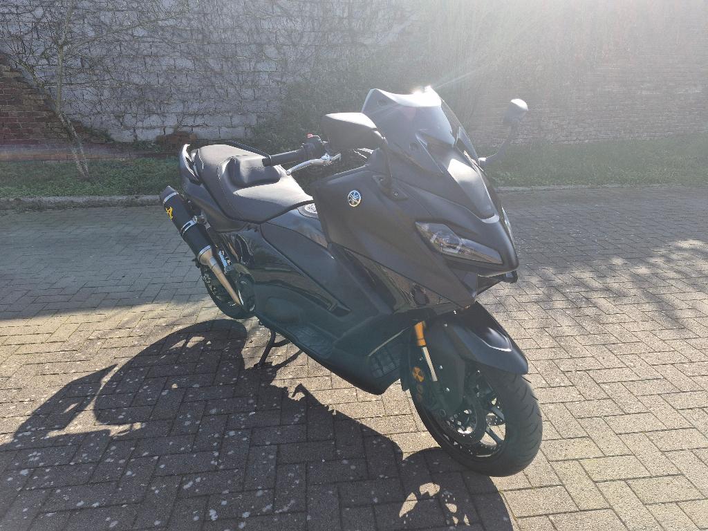 YAMAHA TMAX 560 TECHMAX BLACK, Permis Moto A, Scooter, 2 cylindres, Poignées chauffantes