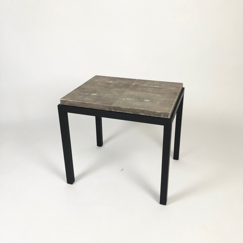 Table d'appoint en galuchat naturel et chêne teinté noir., Enlèvement ou Envoi