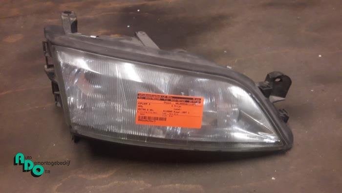 Koplamp rechts van een Opel Vectra (Vectra B 95-), Gebruikt, -, -, Opel