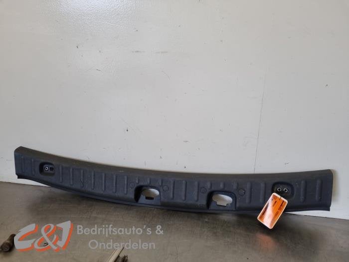 Bekleding achterinstap van een Volkswagen Caddy, Gebruikt, -, Volkswagen, -