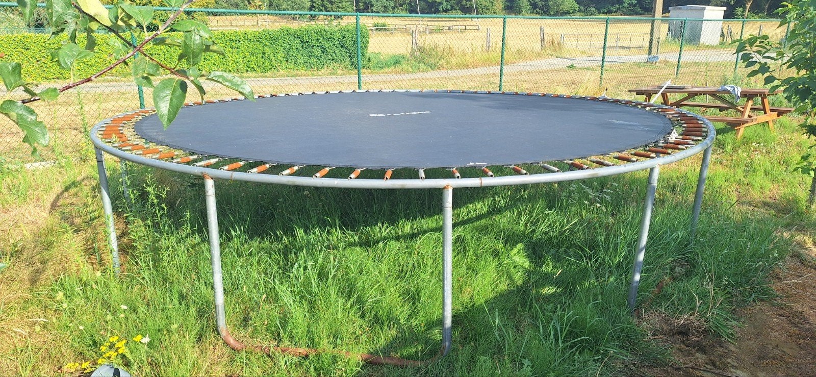 Vieux fer à repasser ou trampoline à offrir, Enlèvement