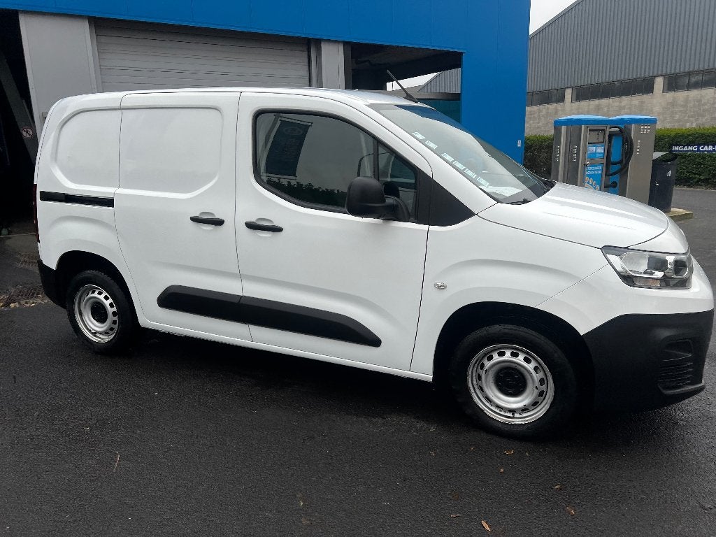 citroen berlingo 1500 cc diesel bj 2020 btw wagen  3 zit, Stof, Euro 6, 4 cilinders, Citroën
