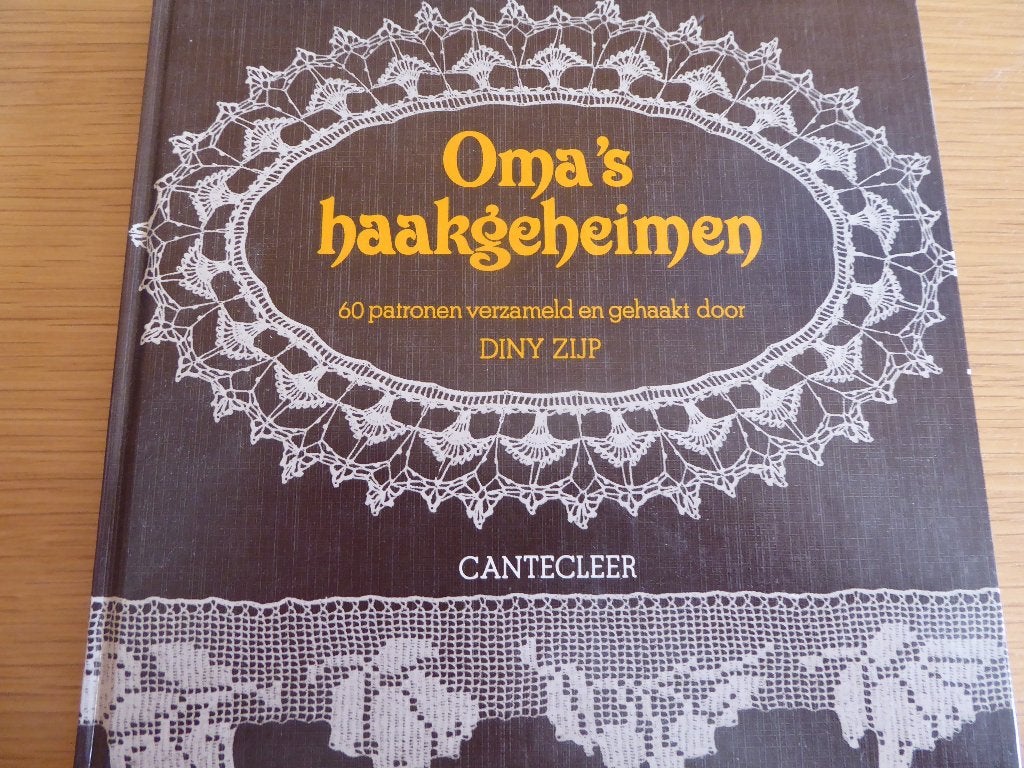 Boek "Oma's Haakgeheimen", Boeken, Ophalen of Verzenden, Gelezen, Breien en Haken, Zie beschrijving