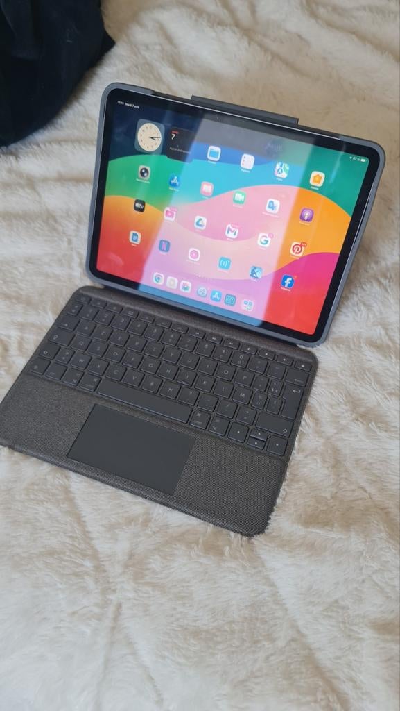 iPad Pro 3rd gen + Logitech folio touch