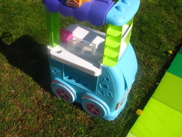 Play-Doh IJscowagen Speelset, Ophalen