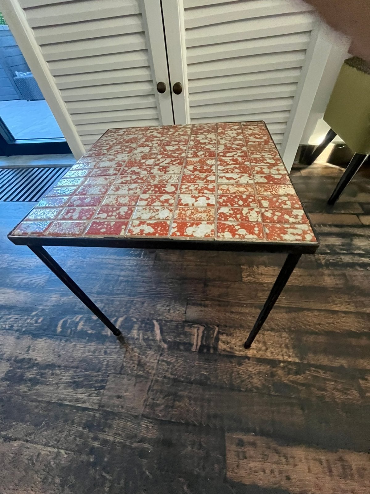 Salontafeltje vintage steen mozaïek oranje/goud, Huis en Inrichting, Ophalen, Zo goed als nieuw