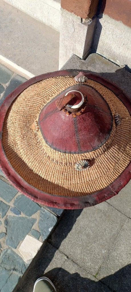 Fulani hoed authentiek gekocht van een local in 1995, Gebruikt, Meerkleurig, Decoratieobject, Natuurlijk materiaal