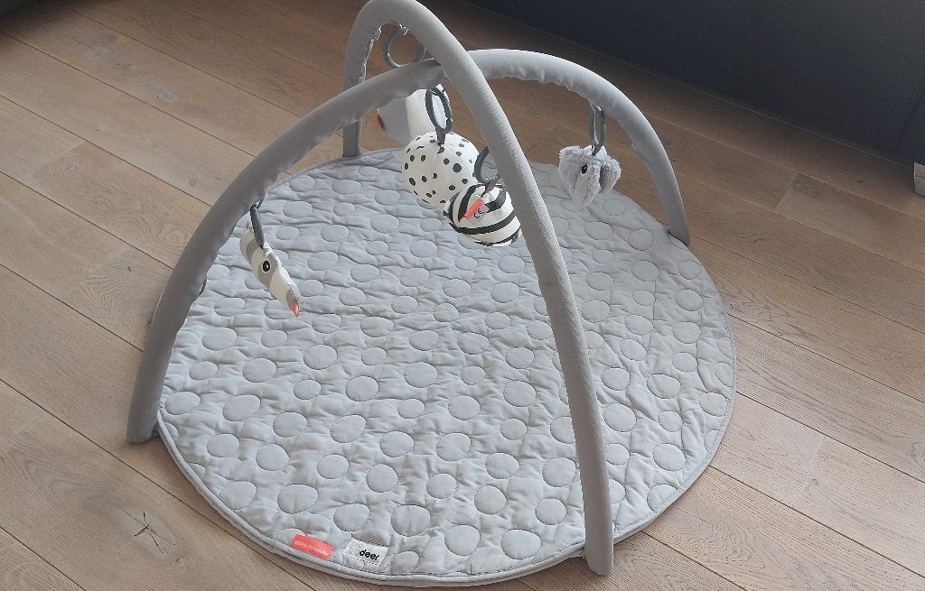 Speelmat met speelboog (Done By Deer), Ophalen, Zo goed als nieuw