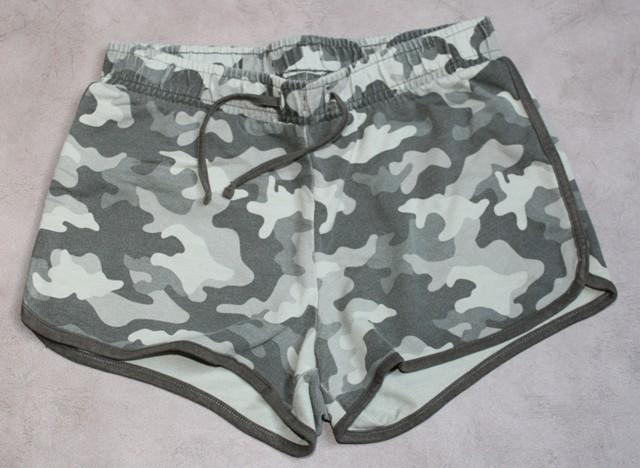 Camo short van Here & There - maat 158, Broek, Meisje, Ophalen of Verzenden, Zo goed als nieuw