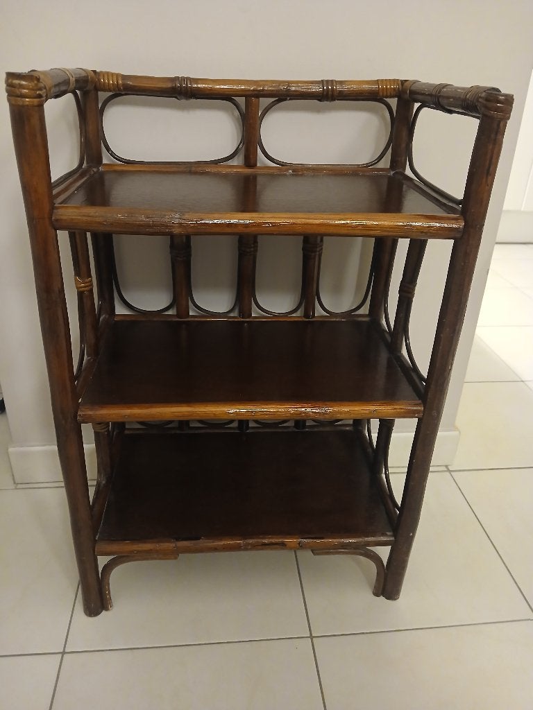 Étagère/Table d appoint vintage en rotin & bois teinté brun, Maison & Meubles, Moins de 55 cm, Enlèvement, Utilisé, Rectangulaire