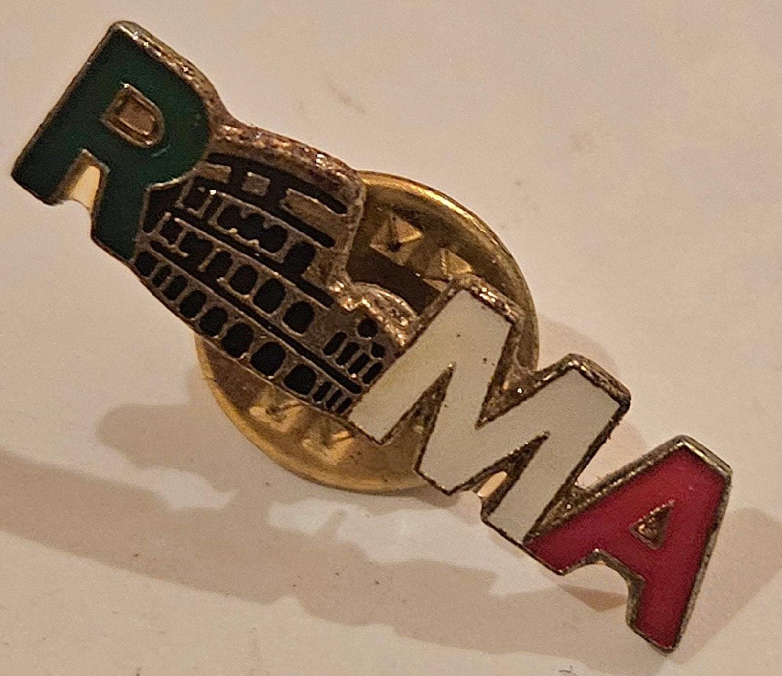 Roma Rome souvenir pin
Dit object is een souve, Verzamelen, Speldjes, Pins en Buttons, Ophalen of Verzenden