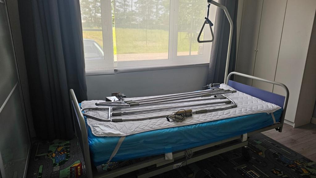Ziekenhuis bed, Ophalen