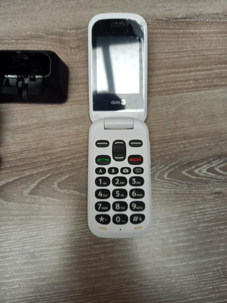 Gsm Doro 2404 met oplaadstation en kabel., Telecommunicatie, Mobiele telefoons | Overige merken, Ophalen, Inklapmodel, Zonder abonnement