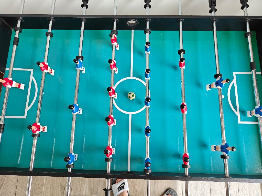 Voetbaltafel / Kickertafel vidaXL – goede staat, Hobby & Loisirs créatifs, Jeux de société | Autre, Trois ou quatre joueurs, Enlèvement