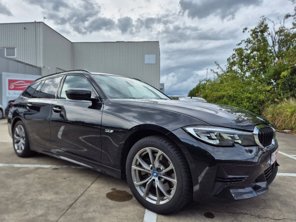 BMW 320 eA Touring / PHEV HYBRID / 2022 !!, Auto's, BMW, Automaat, Parkeerassistent, 4 cilinders, Leder en Stof