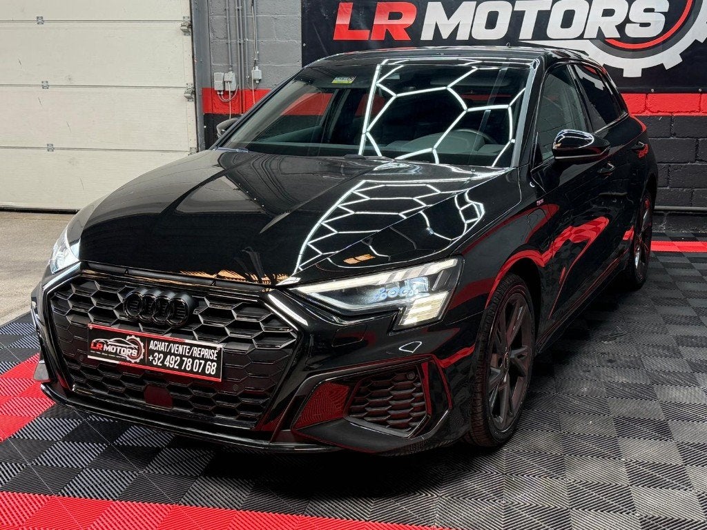 * Audi A3 s-line//sportback 45tfsi//garantie**, Auto's, Audi, 4 cilinders, Parkeerassistent, Zwart, 5 zetels